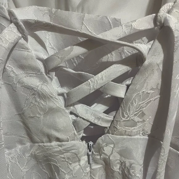 Pretty White Dress - Picture 3 of 9